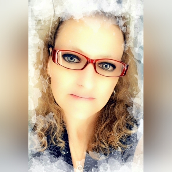 Meet your Posher, Shannon - Picture 2 of 2